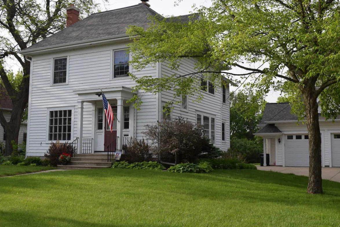 423 Milwaukee Ave - Photo 1