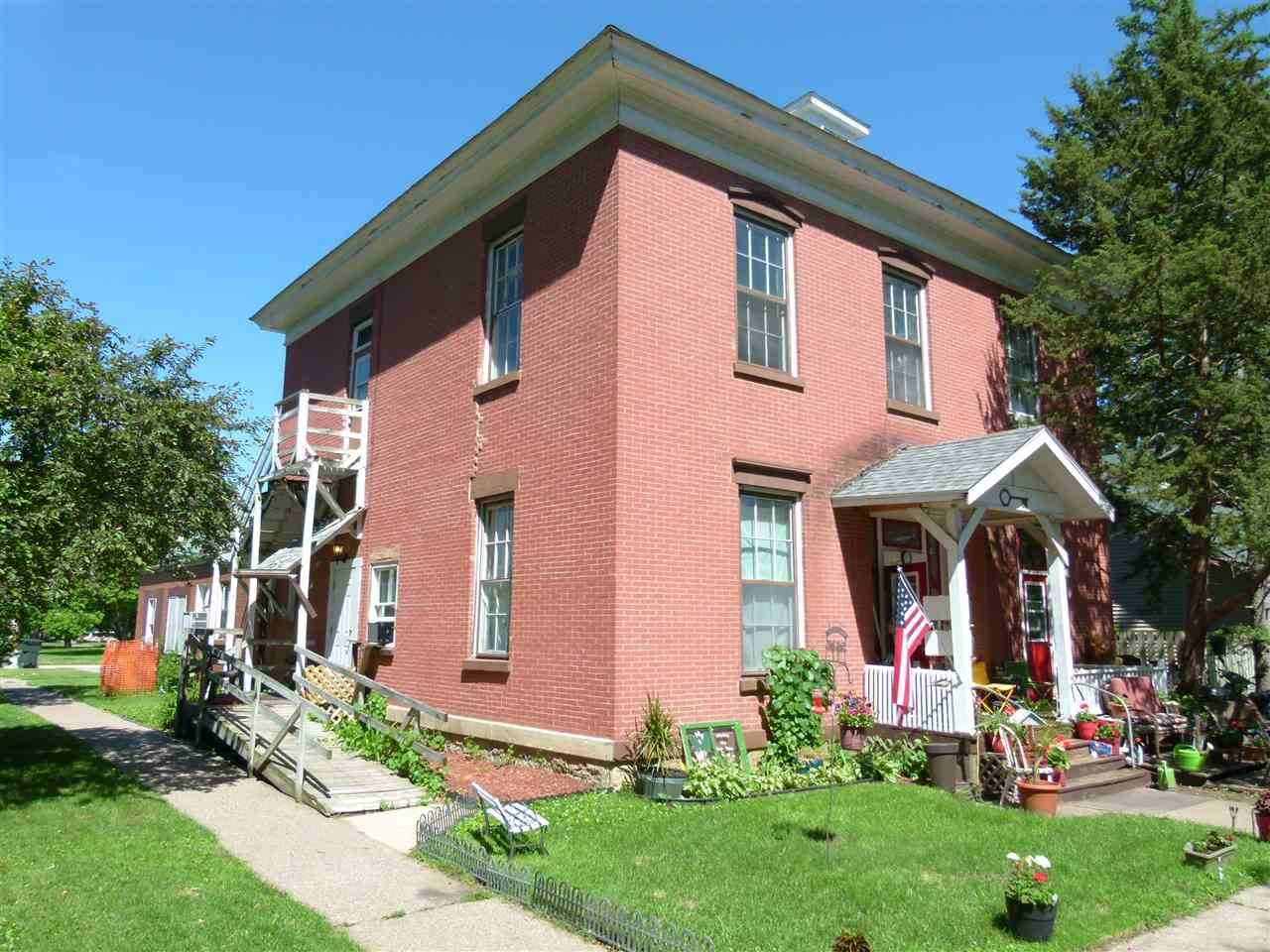 215 Wacouta Ave - Photo 1