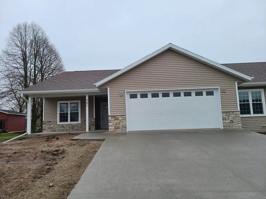 721 Edgewood Dr - Photo 1