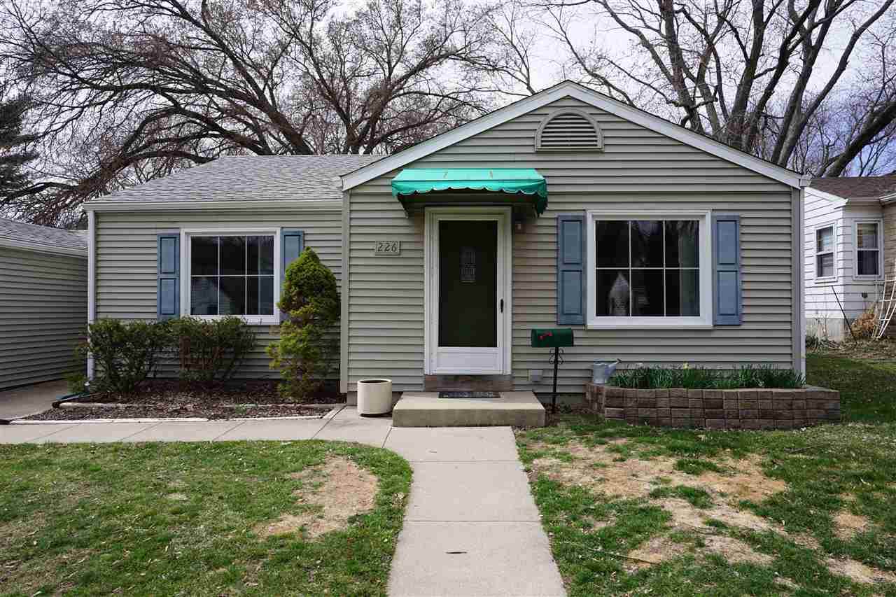 226 Hillside Terr - Photo 1