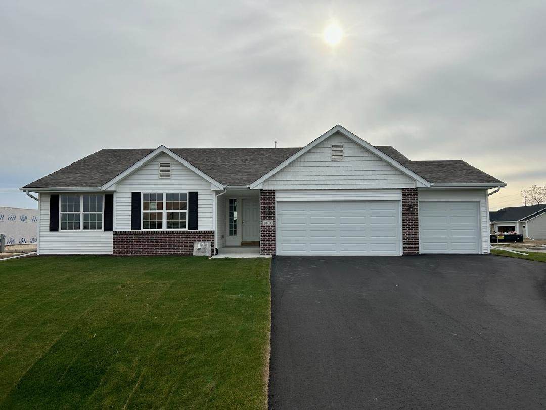 1004 Birchwood Drive - Photo 1