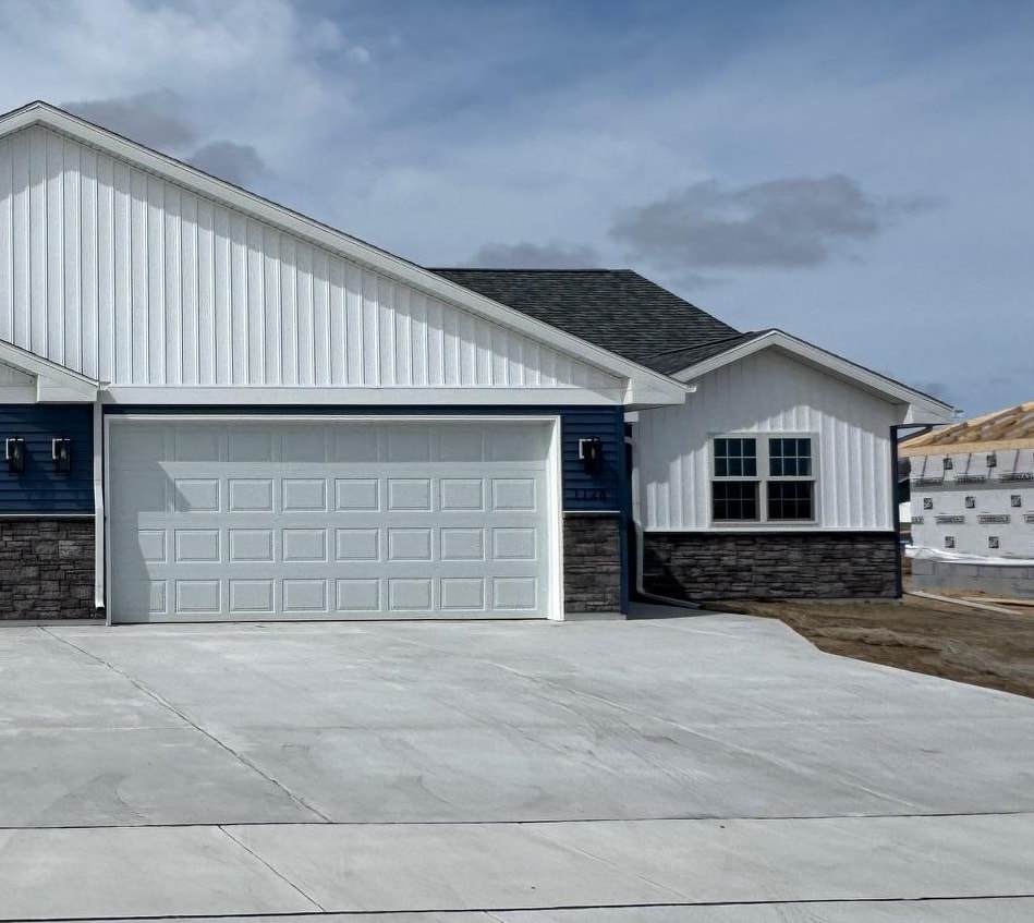 1123 Red Hawk Drive - Photo 1