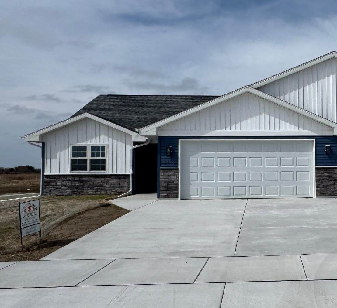 1125 Red Hawk Drive - Photo 1