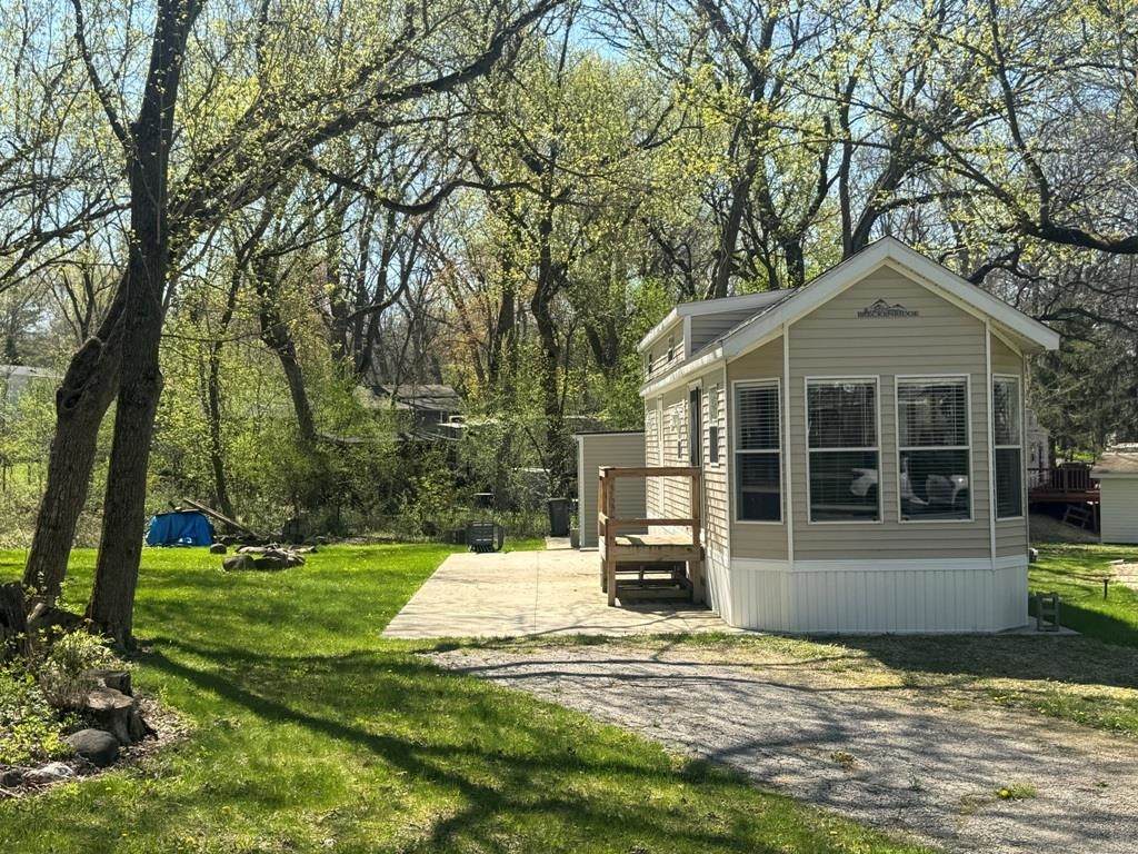 506 Sunset Circle - Photo 1
