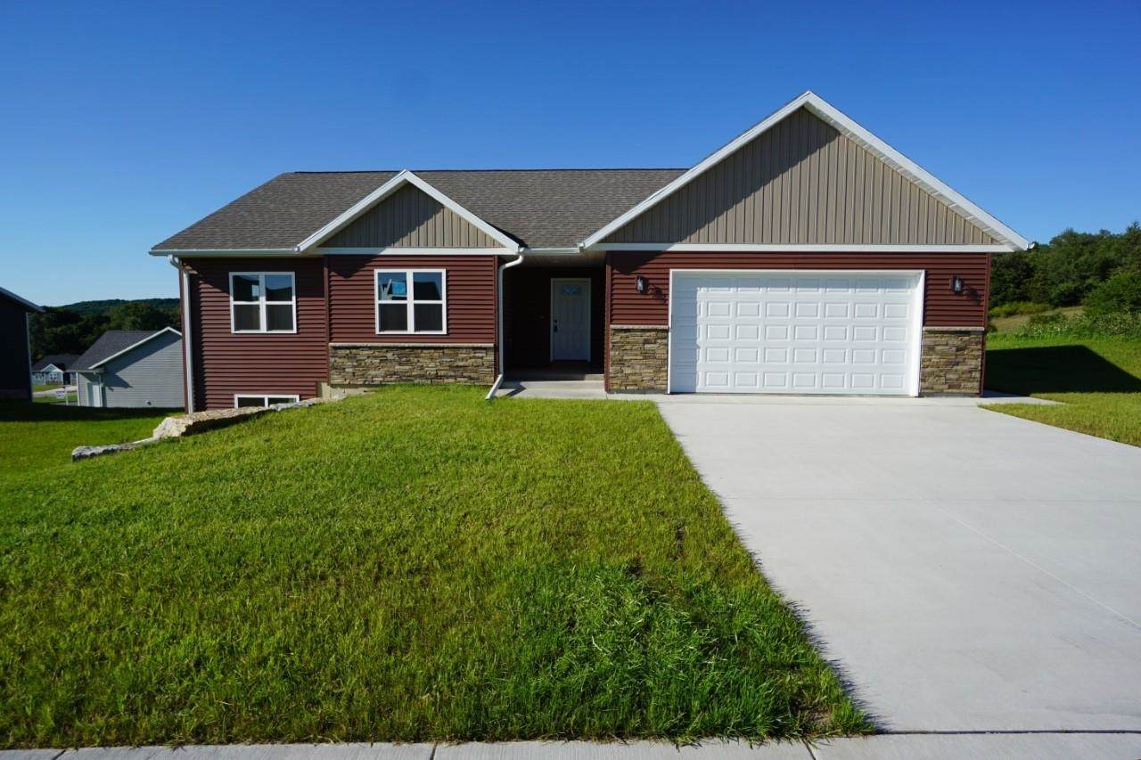 2131 Woodland Tr - Photo 1