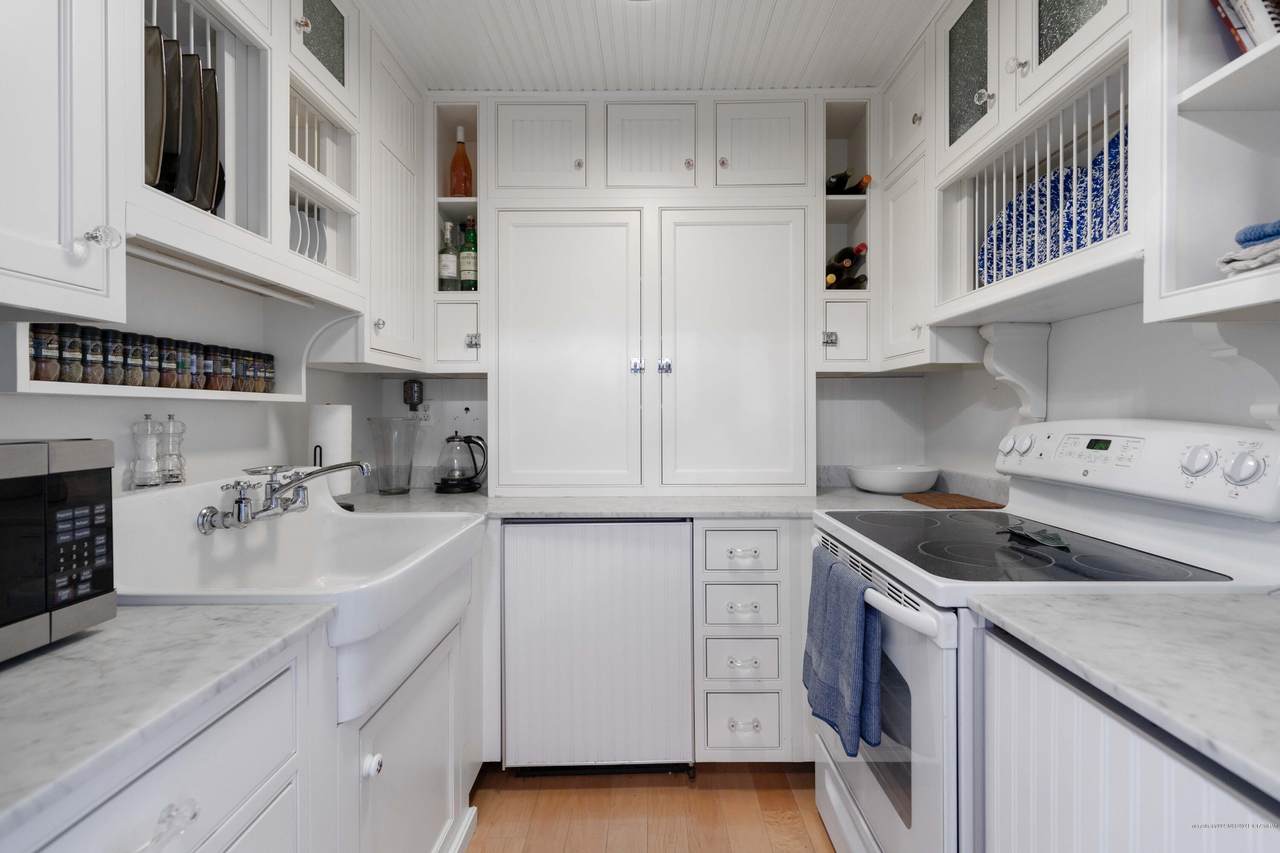148 Breakwater Drive - Photo 1
