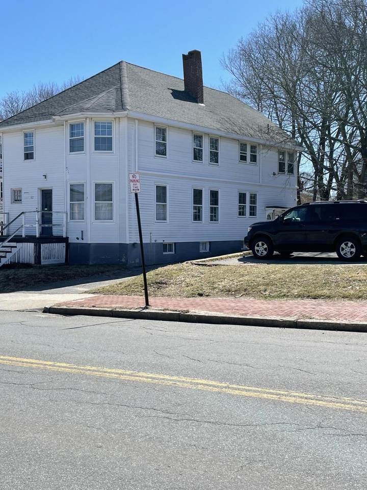 182 Woodford Street - Photo 1