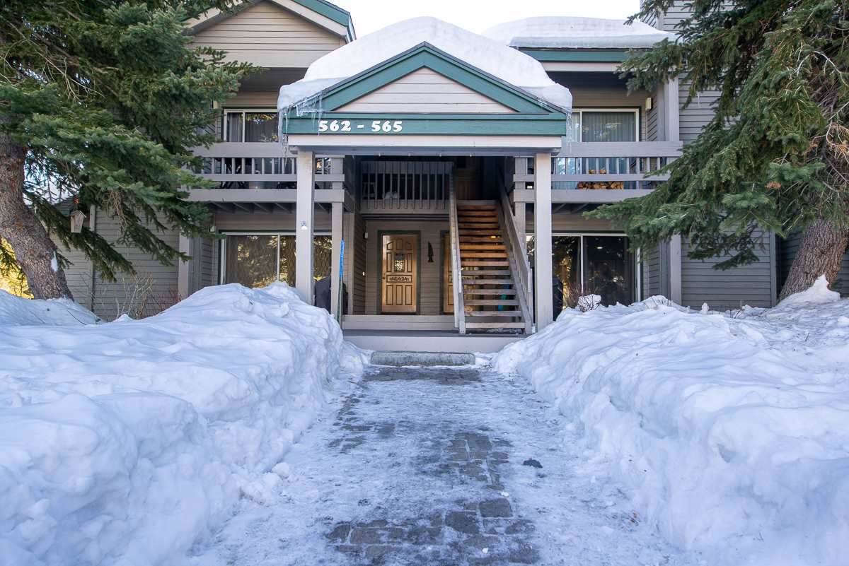 563 Club Drive - Photo 1