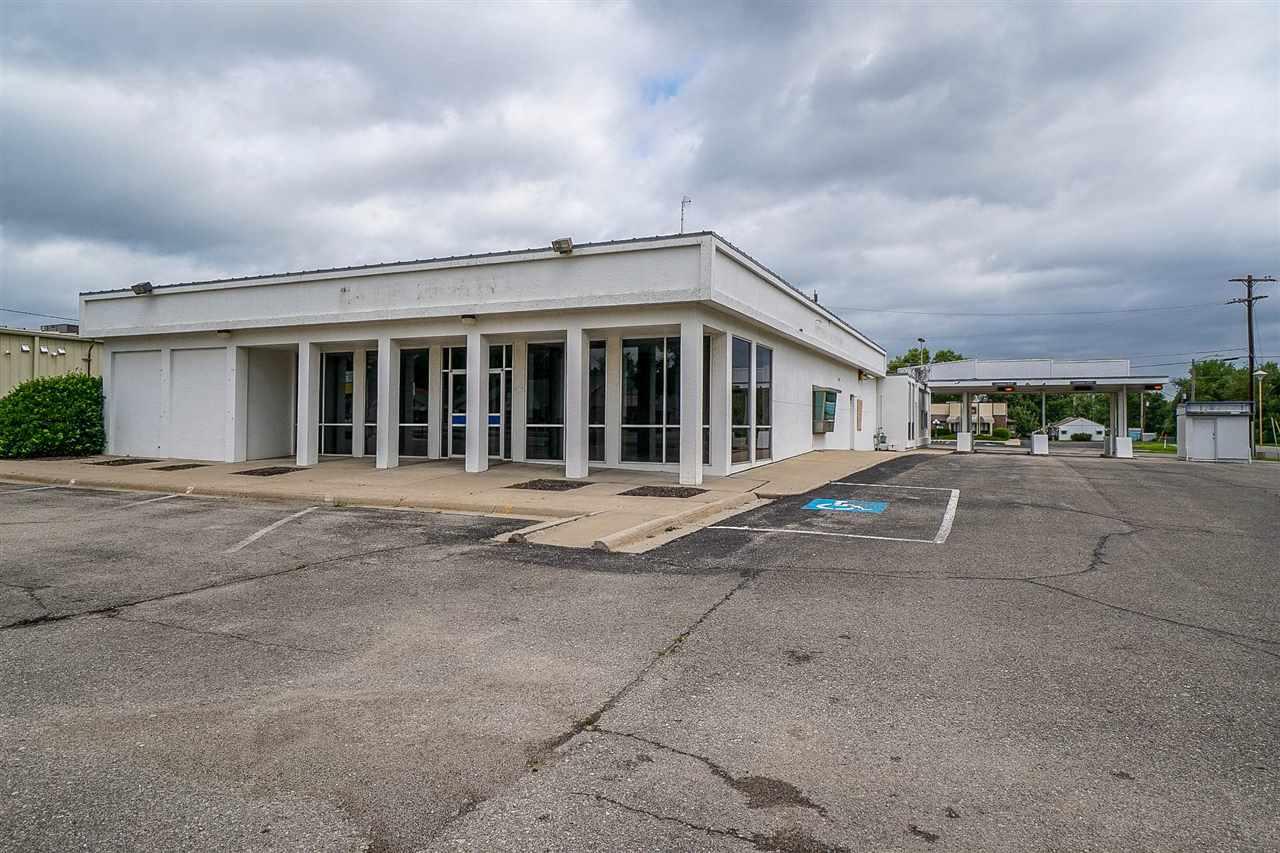 904 6th Street - Photo 1