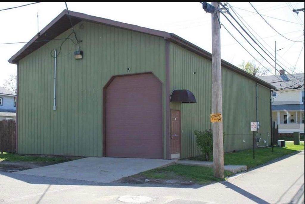142 E Luther Pl - Photo 1