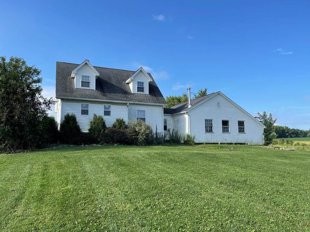 8450 Township Road 56 - Photo 1
