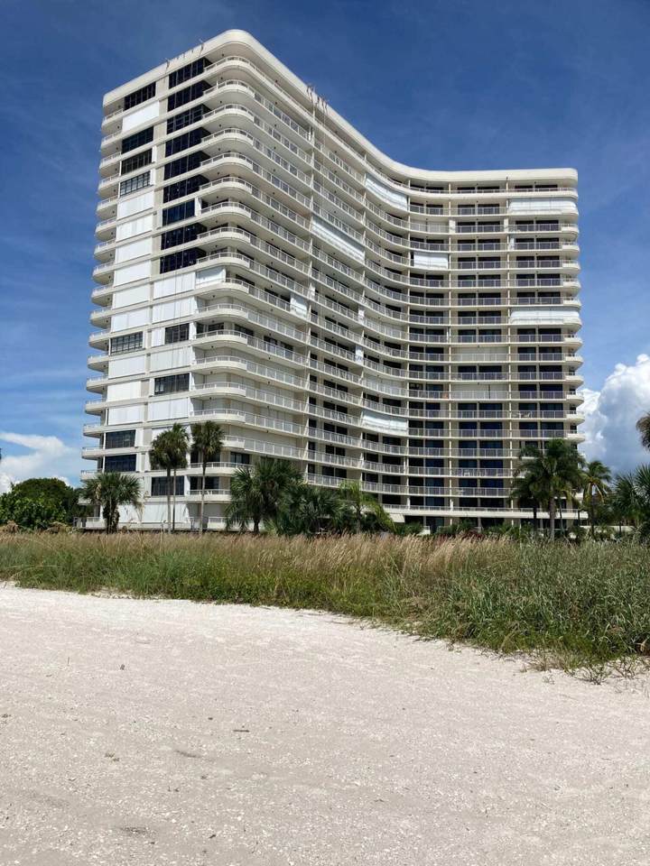 320 Seaview Court - Photo 1