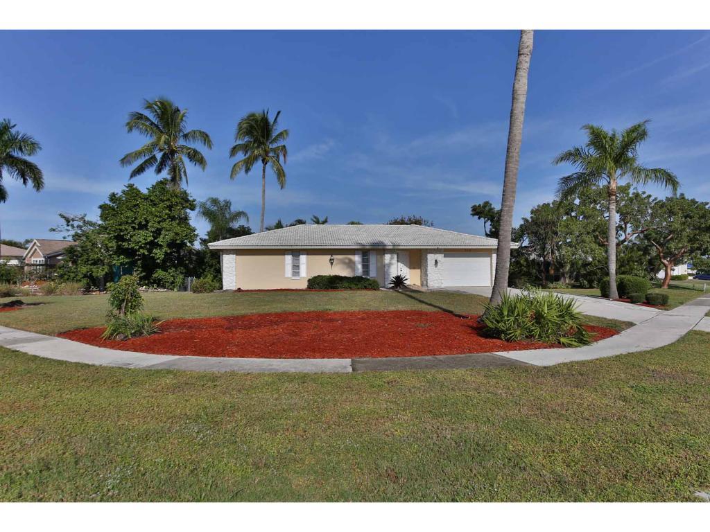 210 Columbus Way - Photo 1