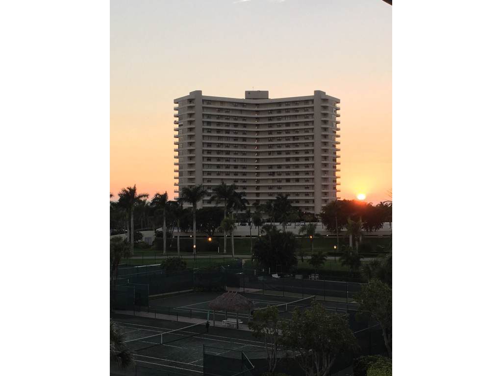 320 Seaview Court - Photo 1