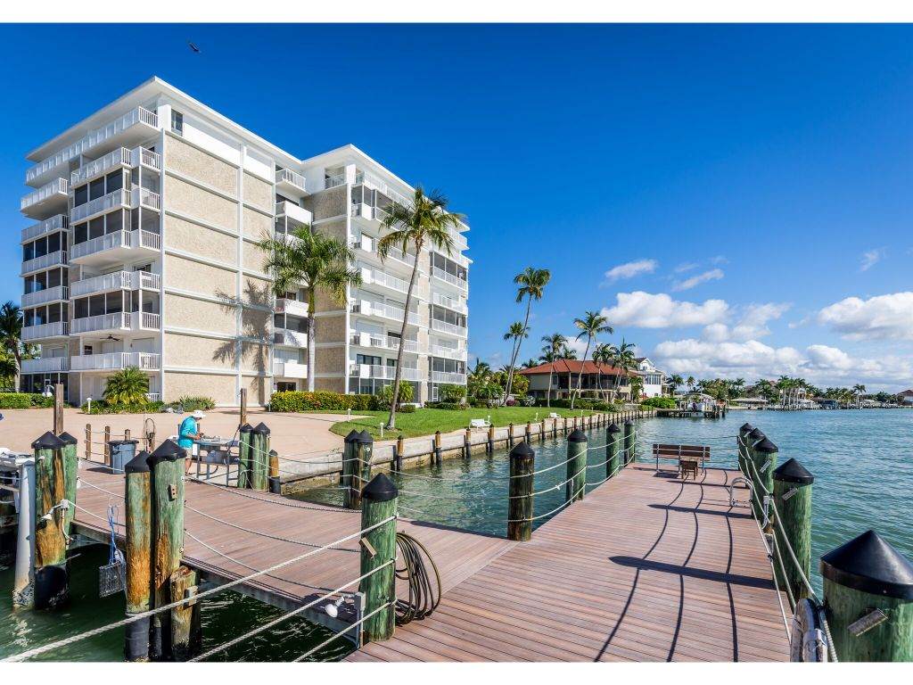 60 Pelican Street - Photo 1