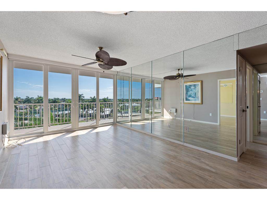 180 Seaview Court - Photo 1