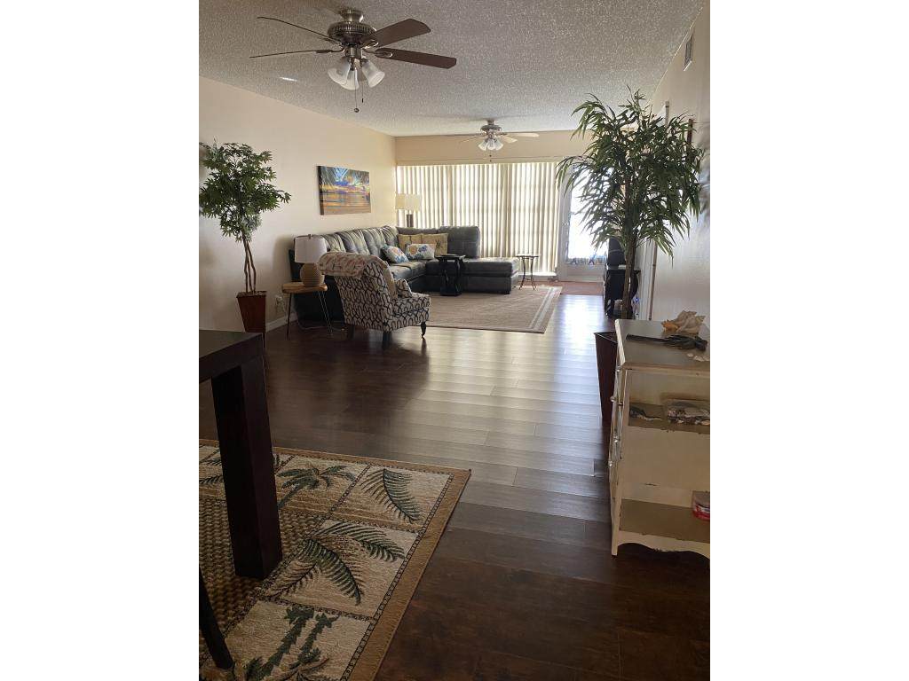184 Palm Drive - Photo 1