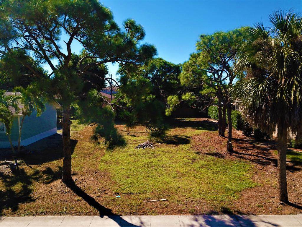 685 6TH Avenue - Photo 1