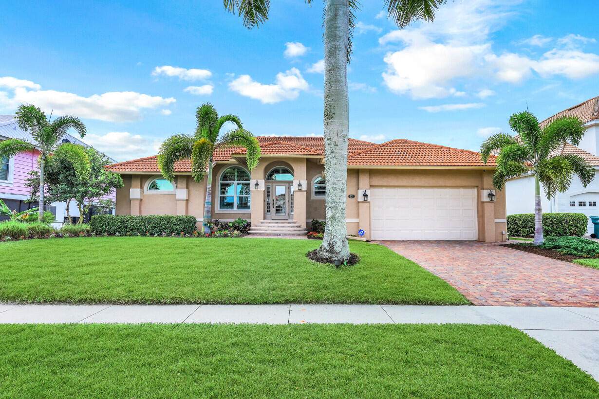921 Moon Court - Photo 1