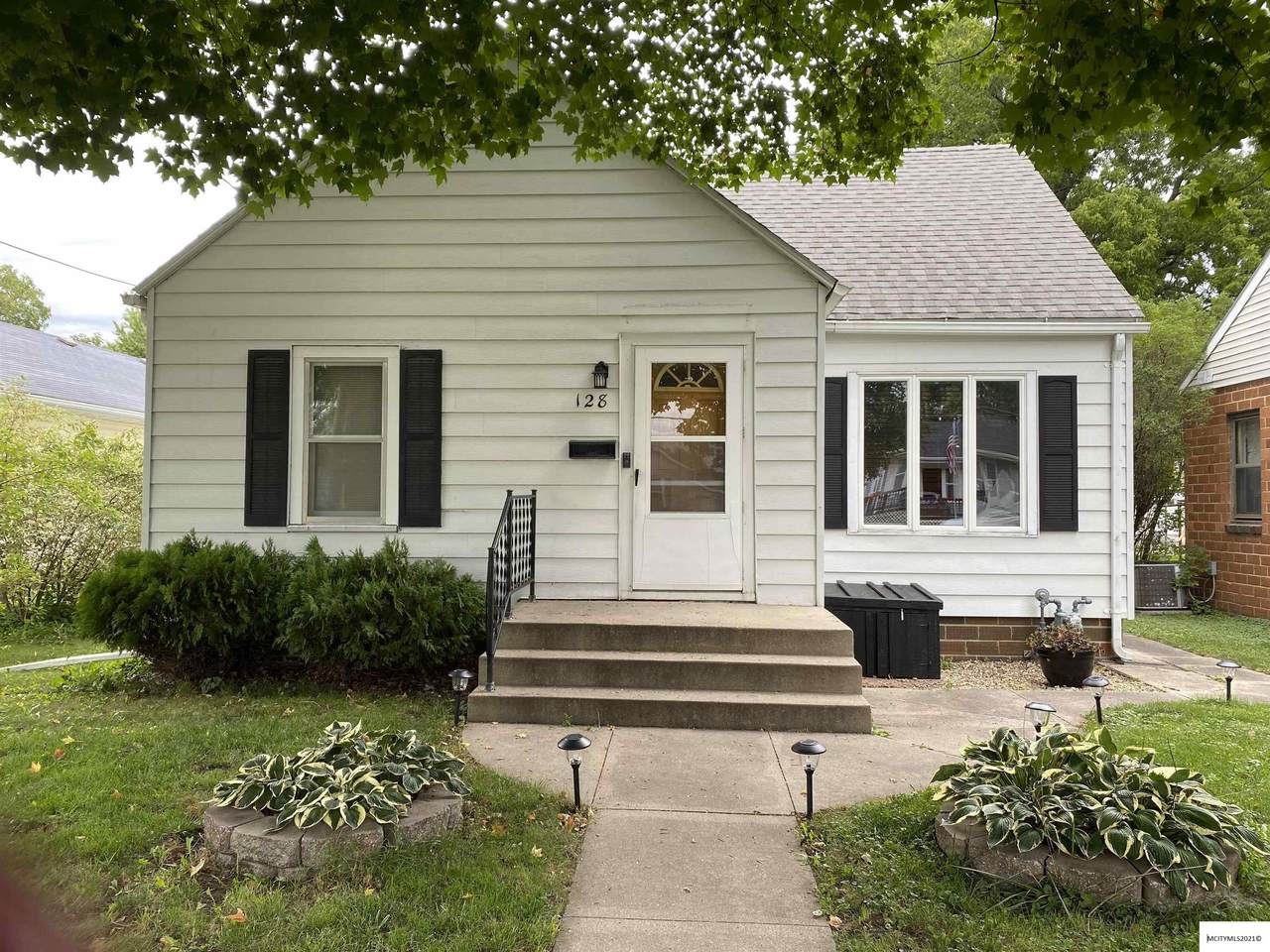 128 26th Sw - Photo 1