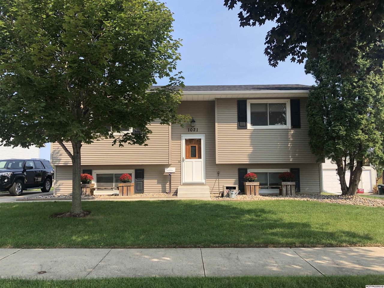 1021 Illinois - Photo 1