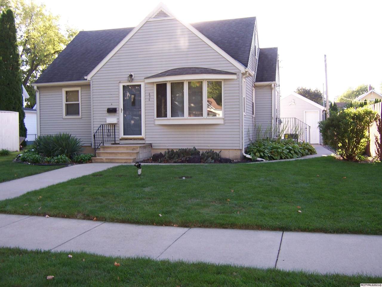 636 Maryland - Photo 1