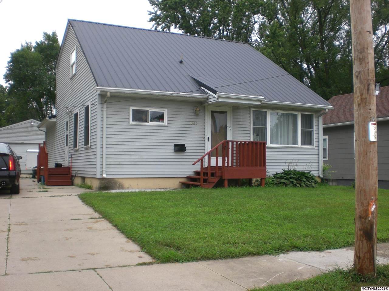 633 3rd Se - Photo 1
