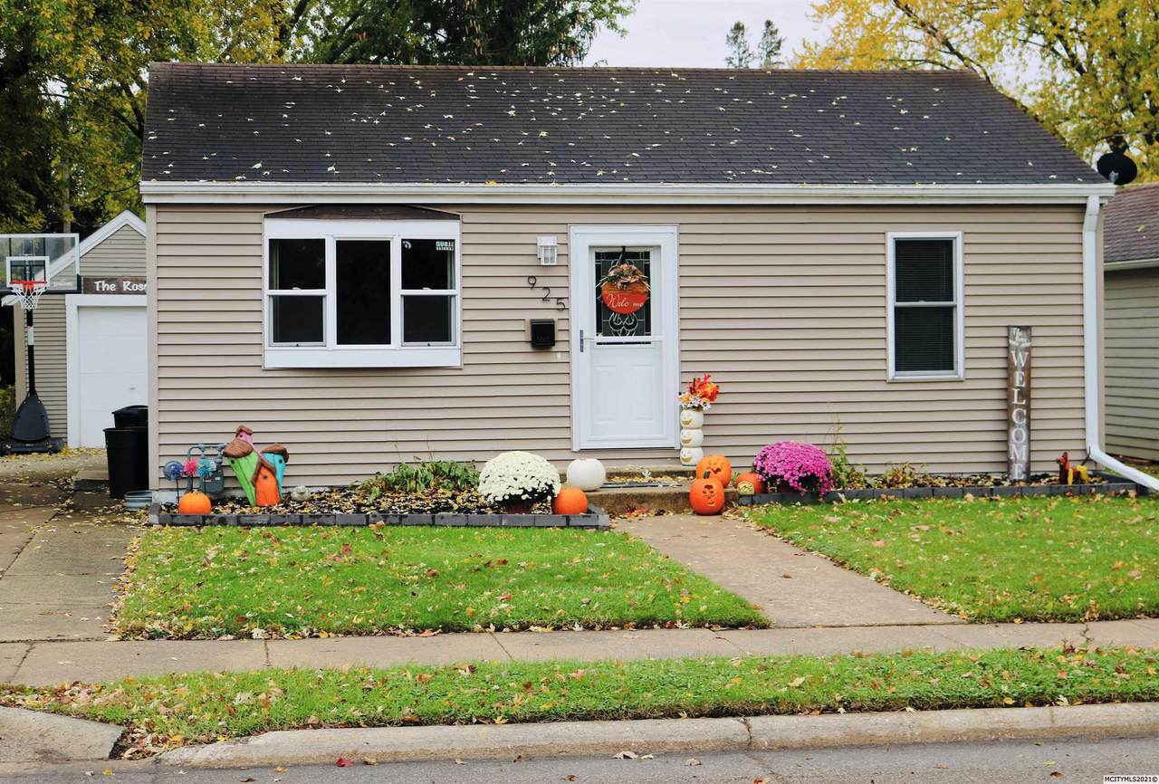 925 17th Ne - Photo 1