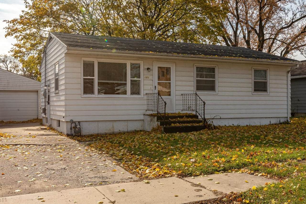 683 16th Se - Photo 1