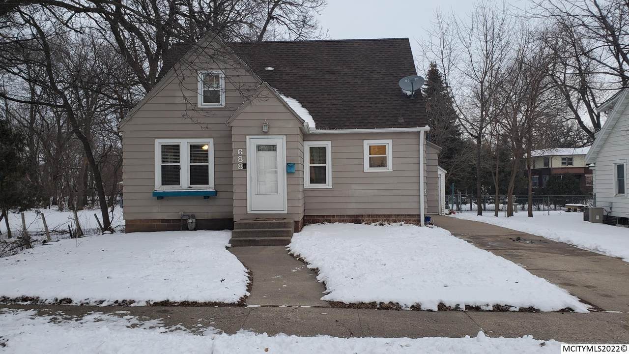 688 1st Se - Photo 1