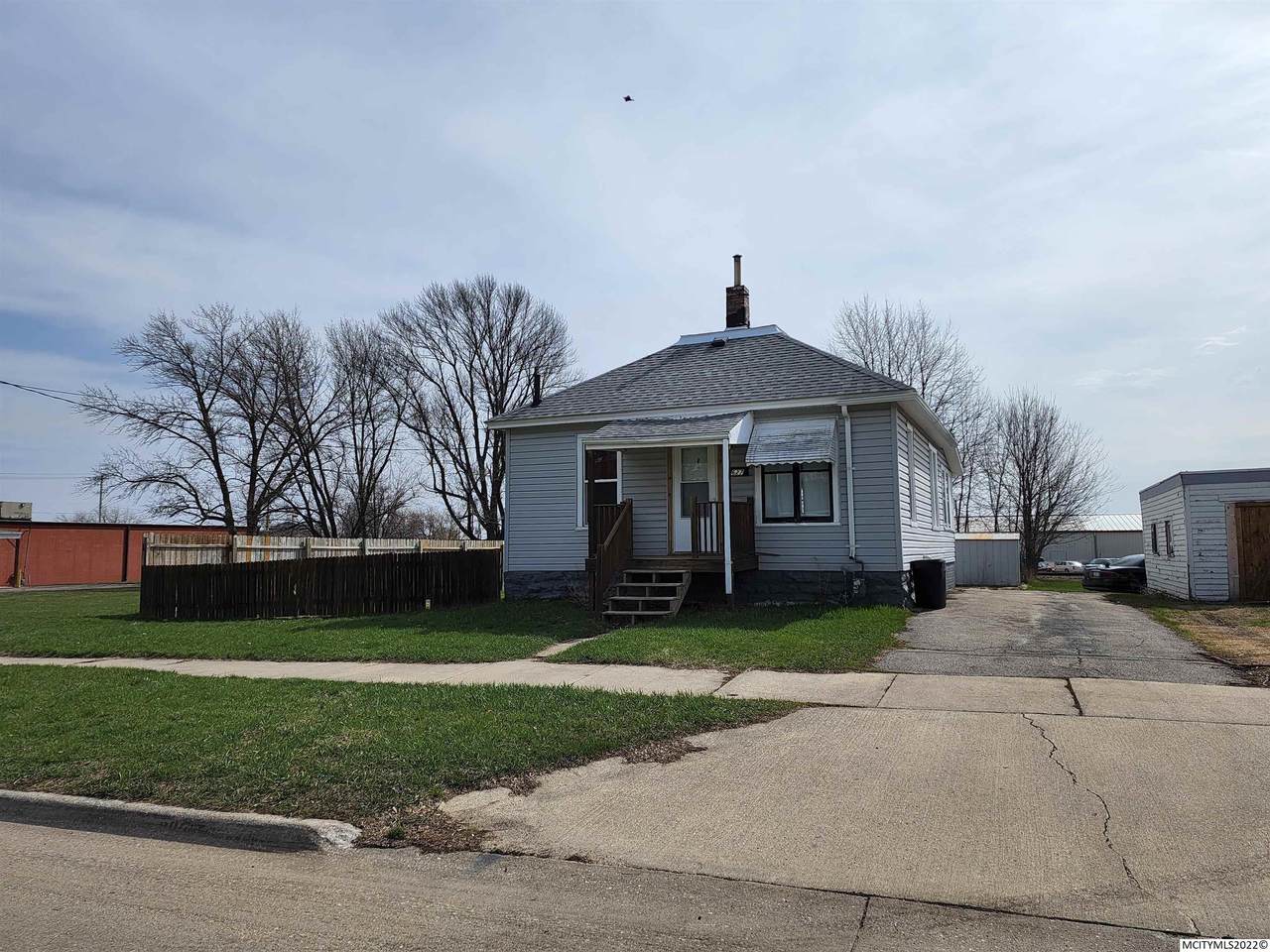 627 Jackson - Photo 1