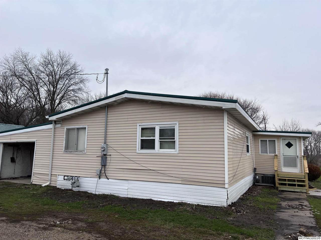 204 Pine St - Photo 1