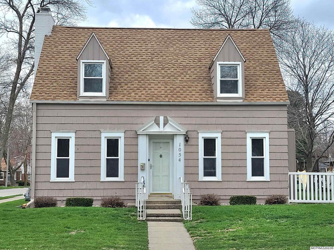 1054 2nd Nw - Photo 1