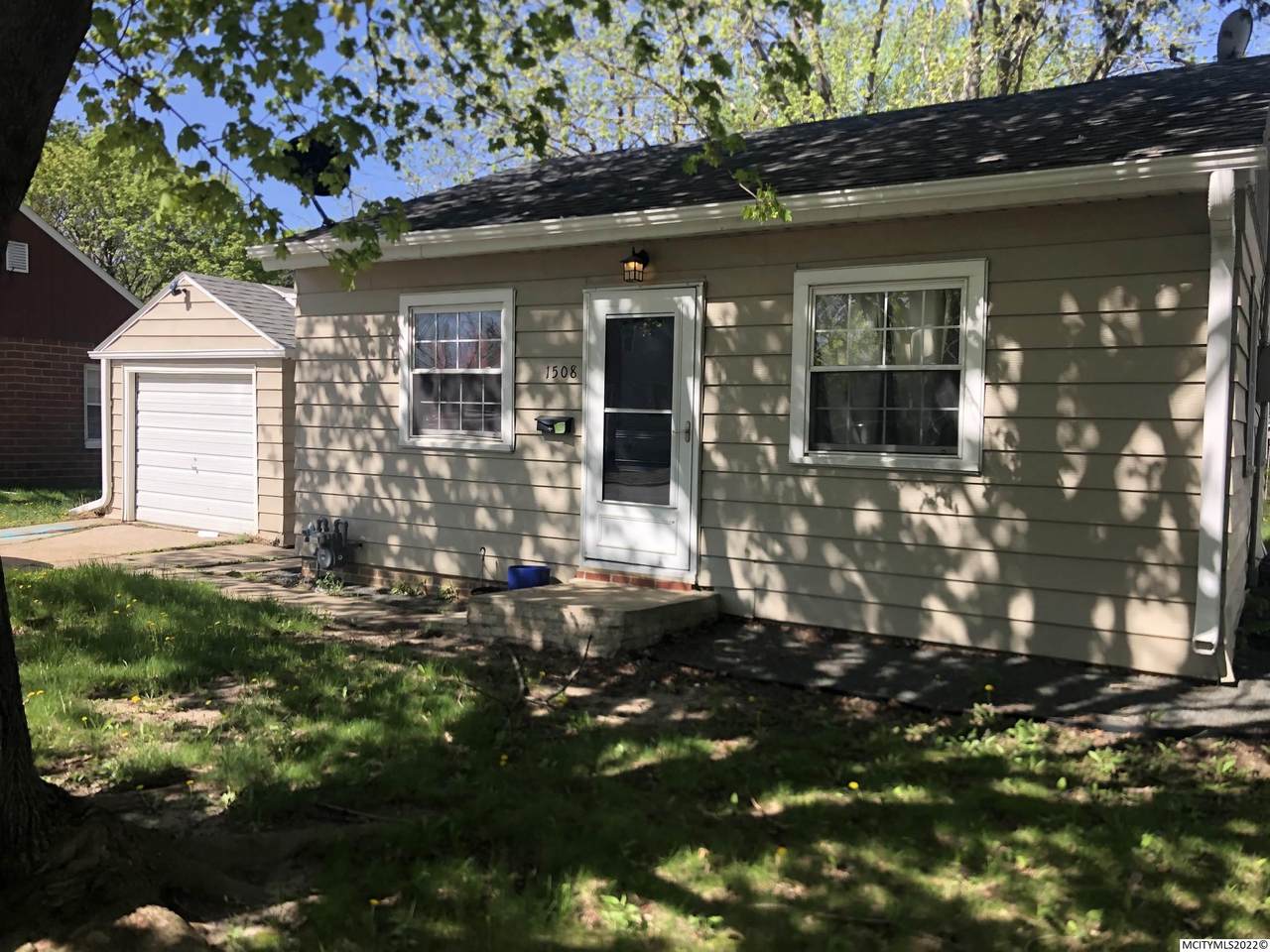 1508 Hampshire - Photo 1