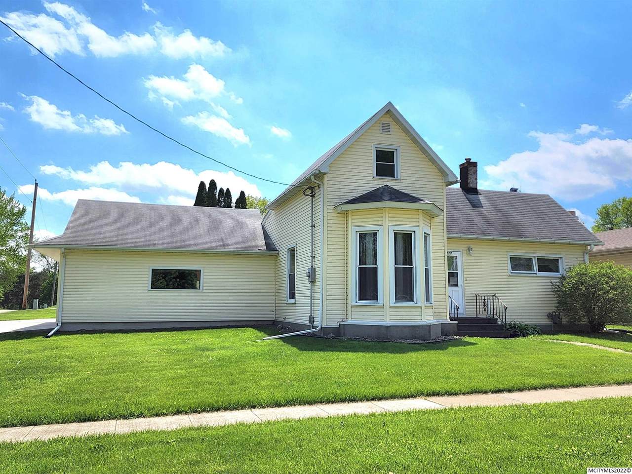 217 1st Se - Photo 1