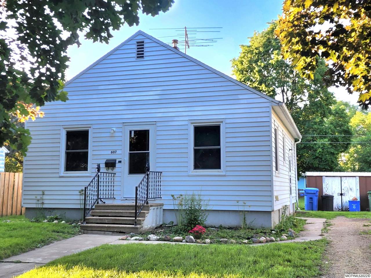 607 9th Ave - Photo 1