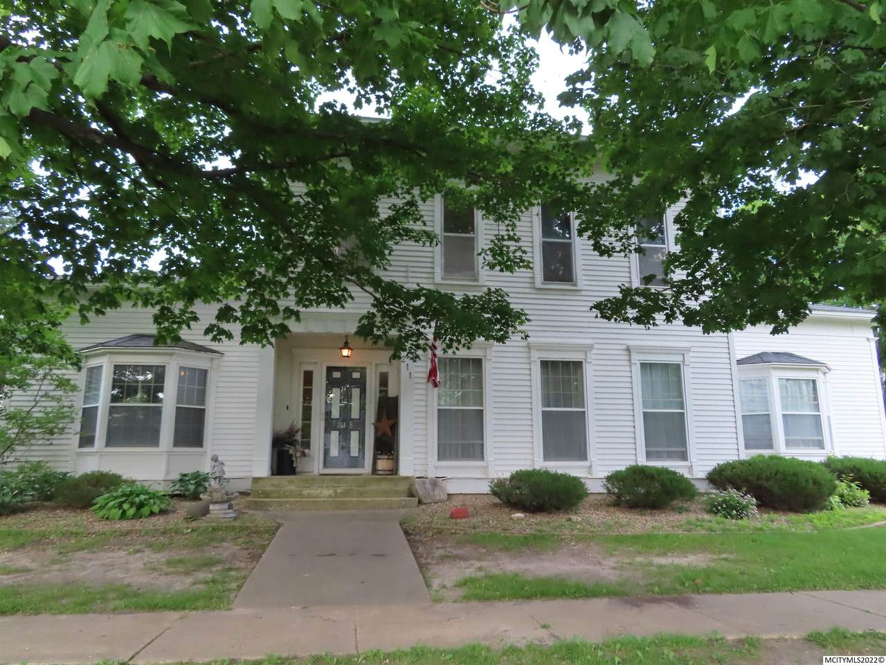 211 Main St - Photo 1
