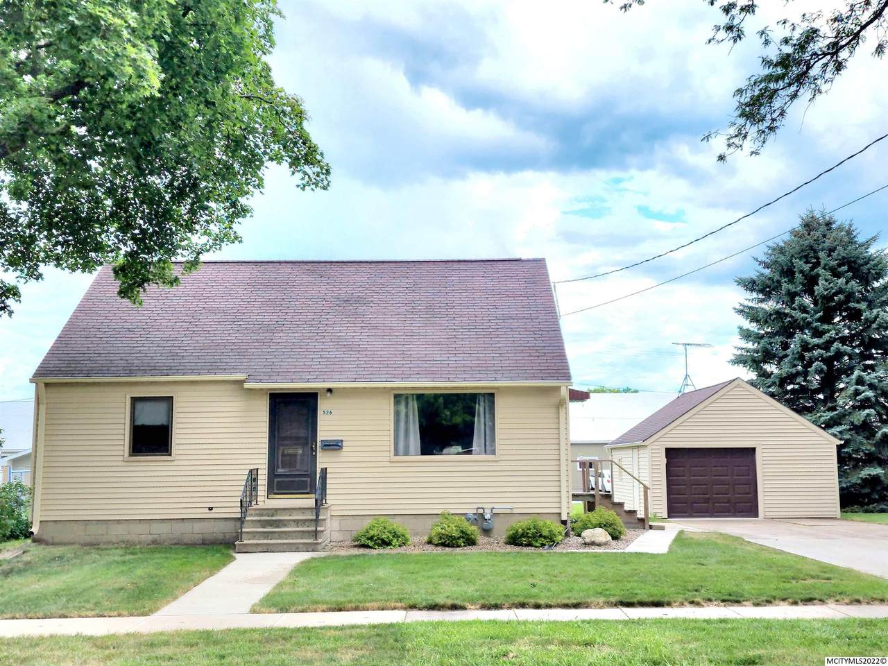 526 12th Se - Photo 1