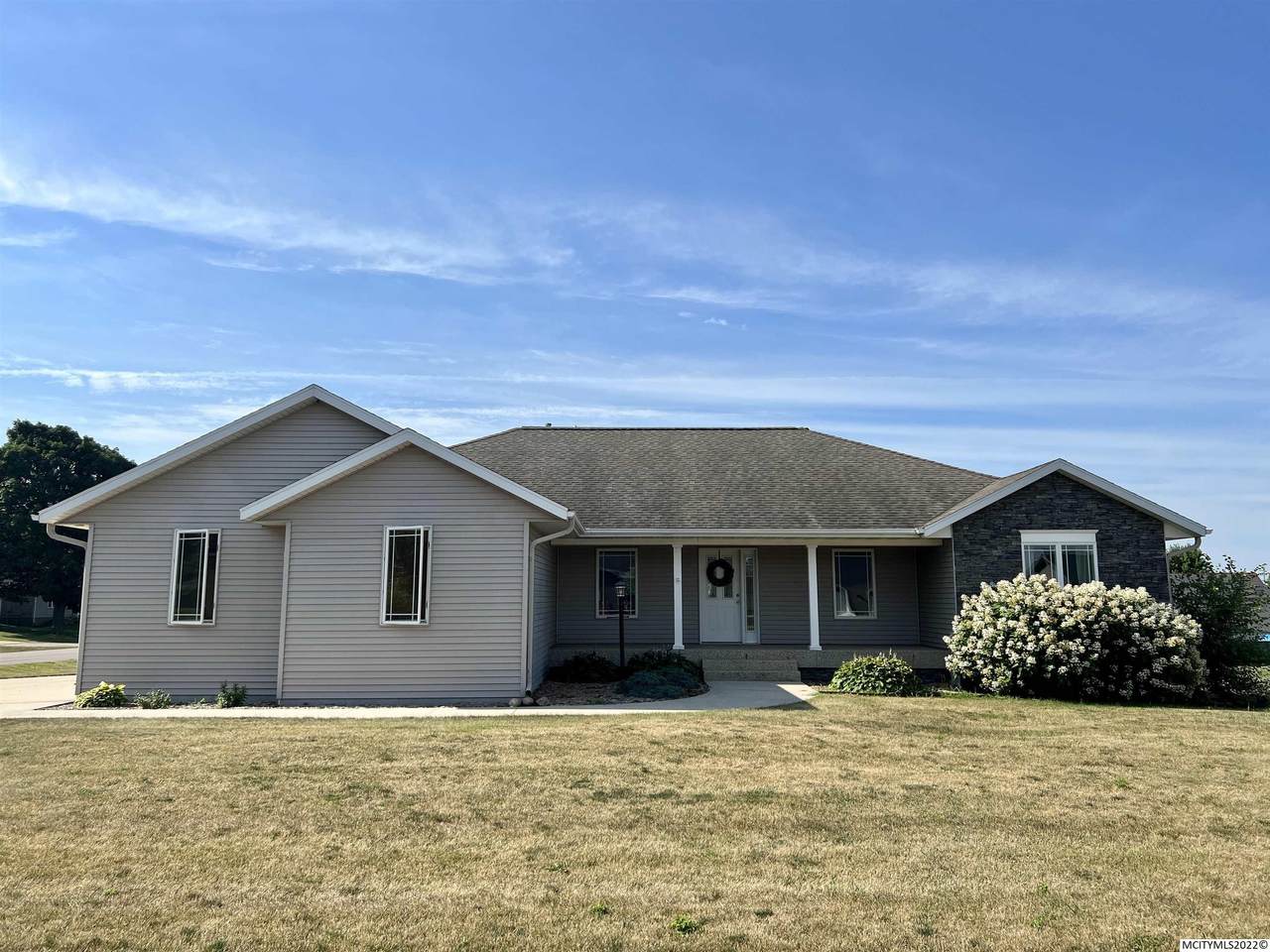 201 Westview Dr S - Photo 1