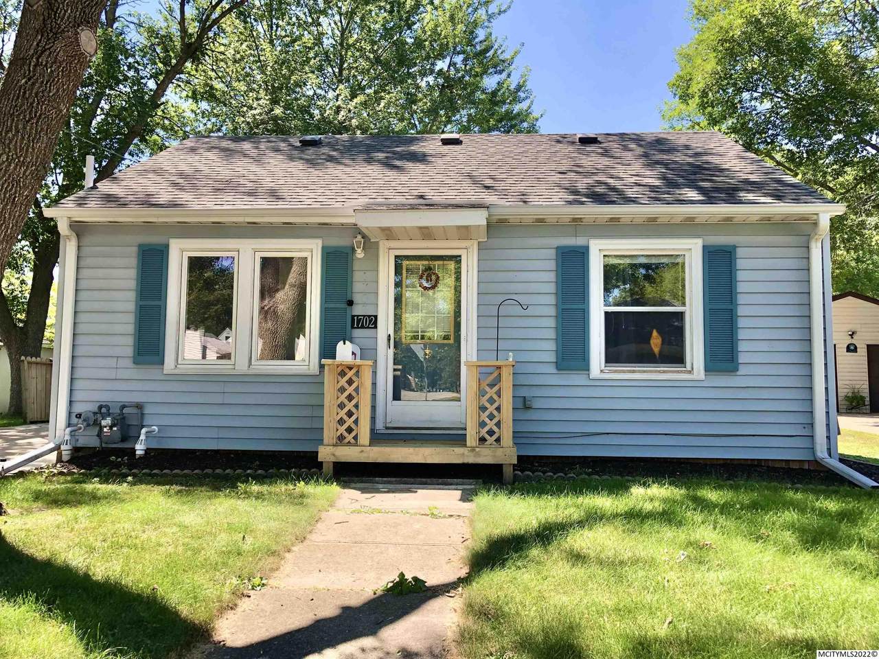 1702 Hampshire - Photo 1