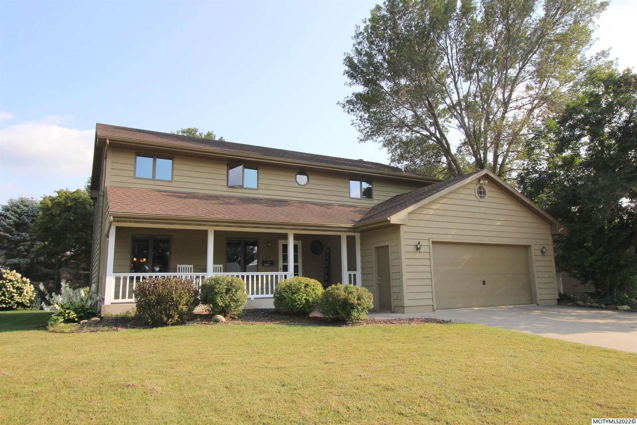 11 Charlestown Sq - Photo 1