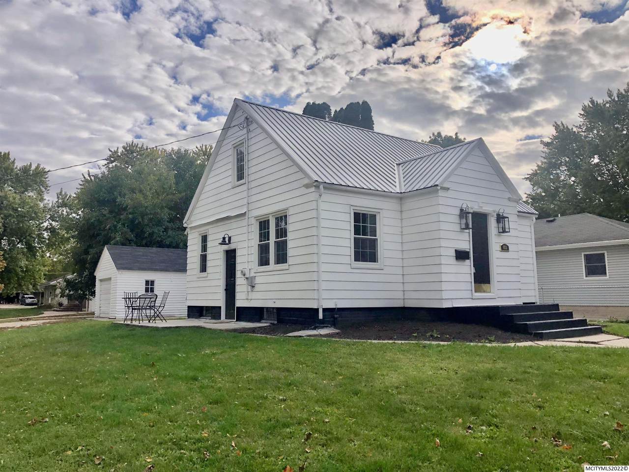 853 8th Se - Photo 1