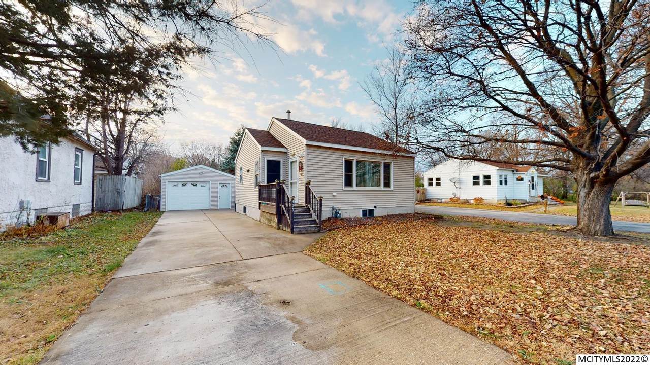 320 York - Photo 1