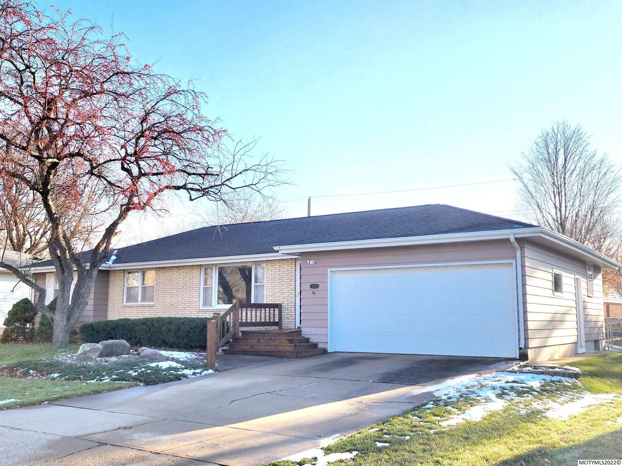 1153 Eastmoor Dr - Photo 1