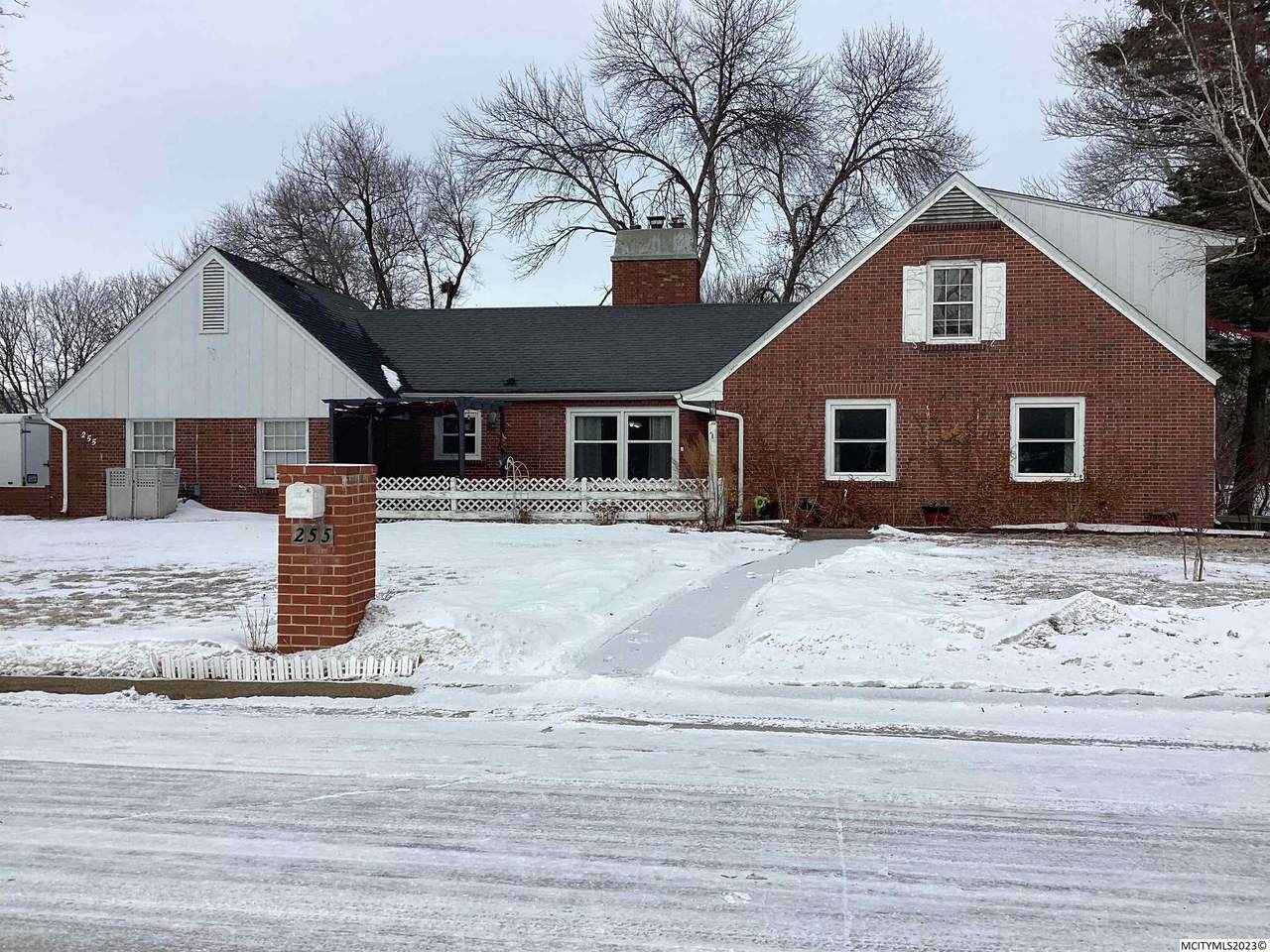 255 Willowbrook Dr - Photo 1