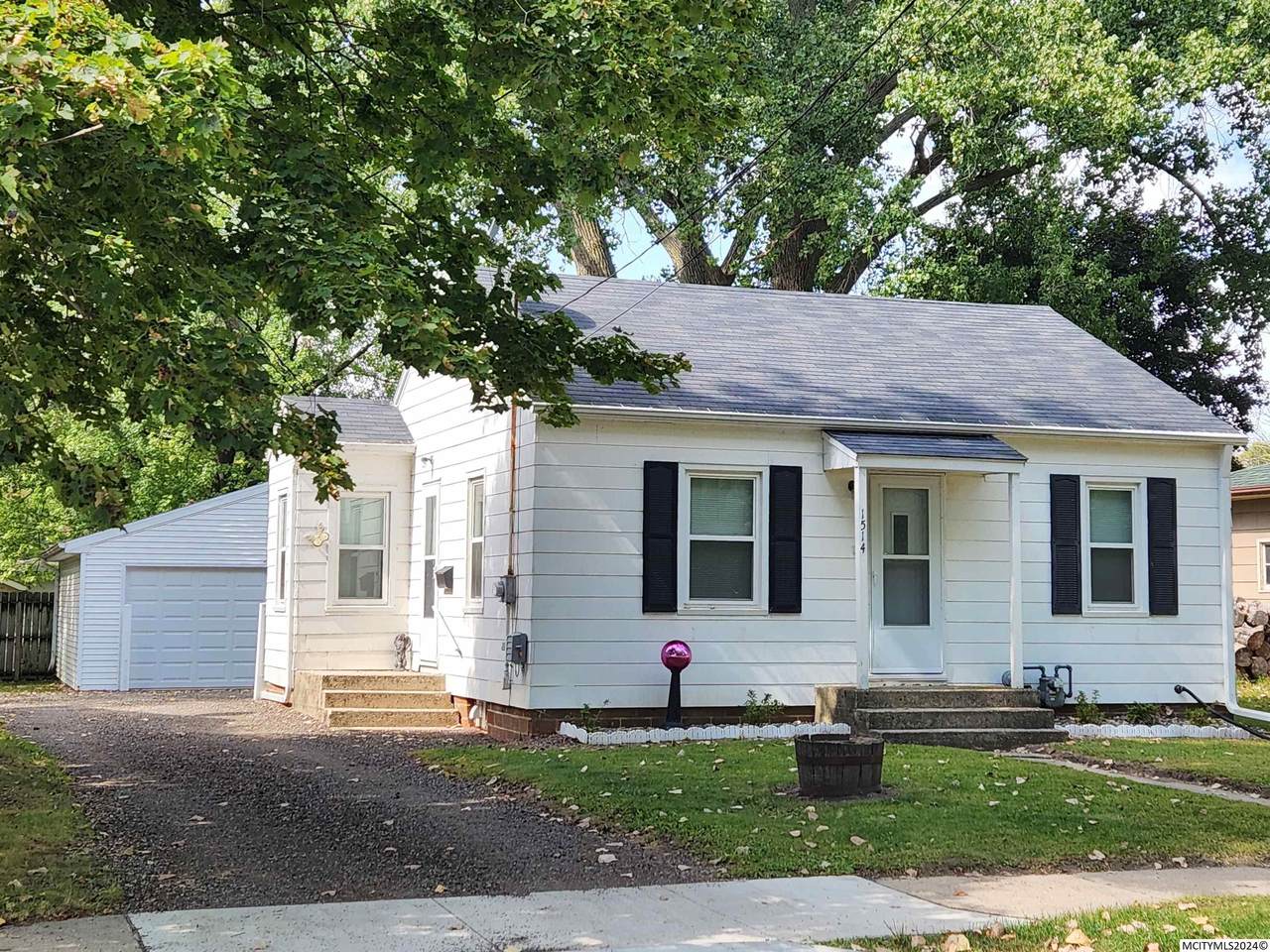 1514 Hampshire - Photo 1