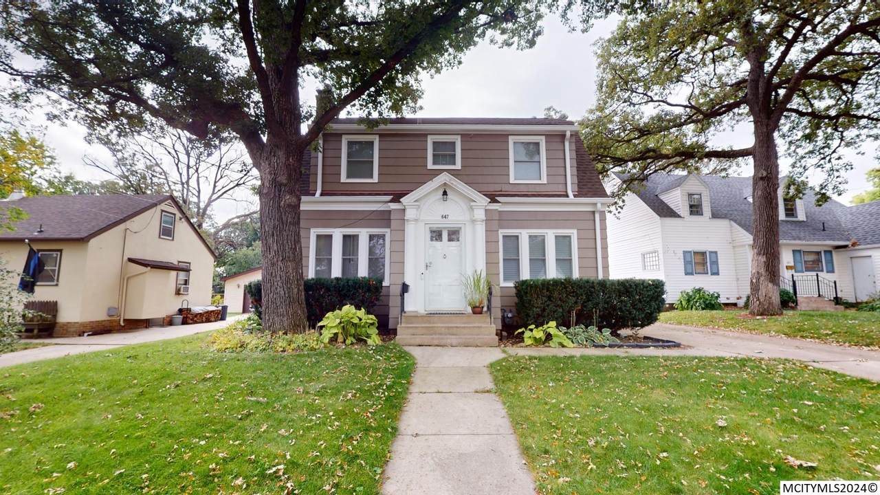 647 9th Ne - Photo 1