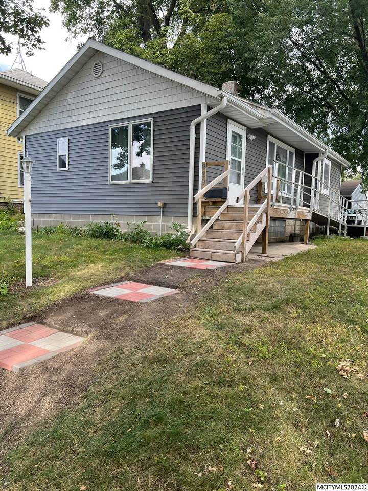 929 Van Buren - Photo 1