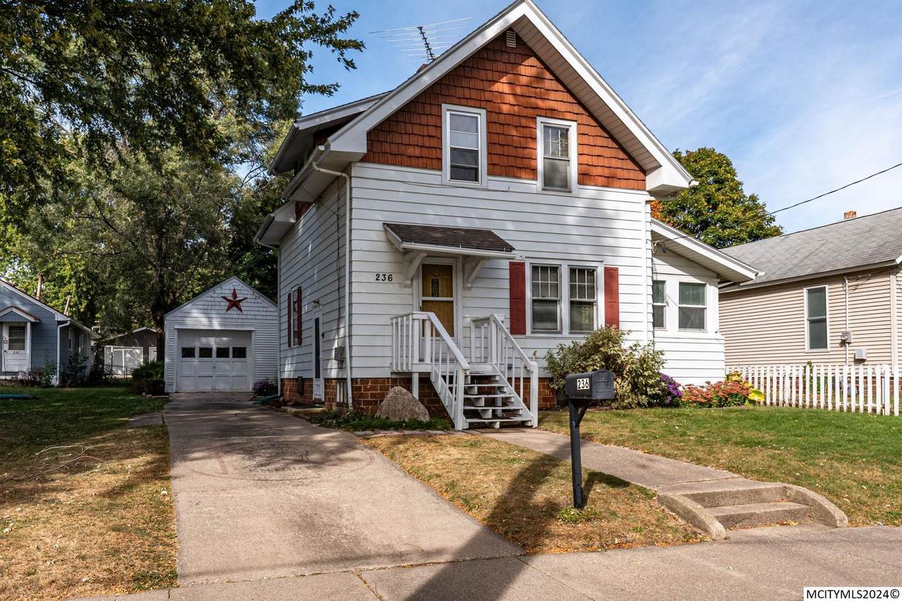 236 21st Se - Photo 1