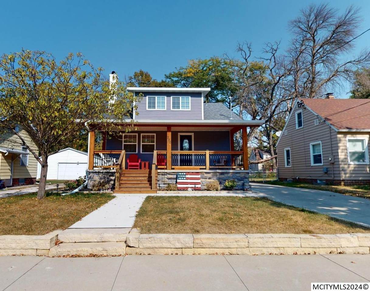730 15th Ne - Photo 1